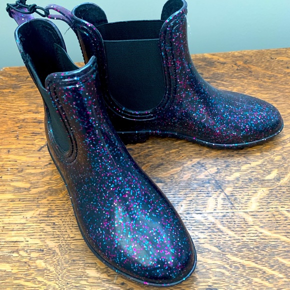 Sparkly Rain Boots - Picture 1 of 3